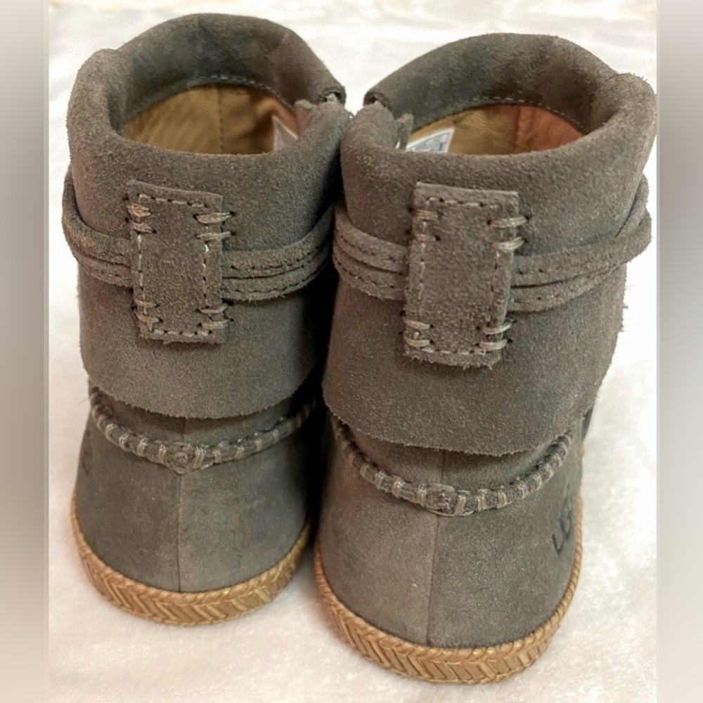 UGG Reid Boots - Picture 4 of 5